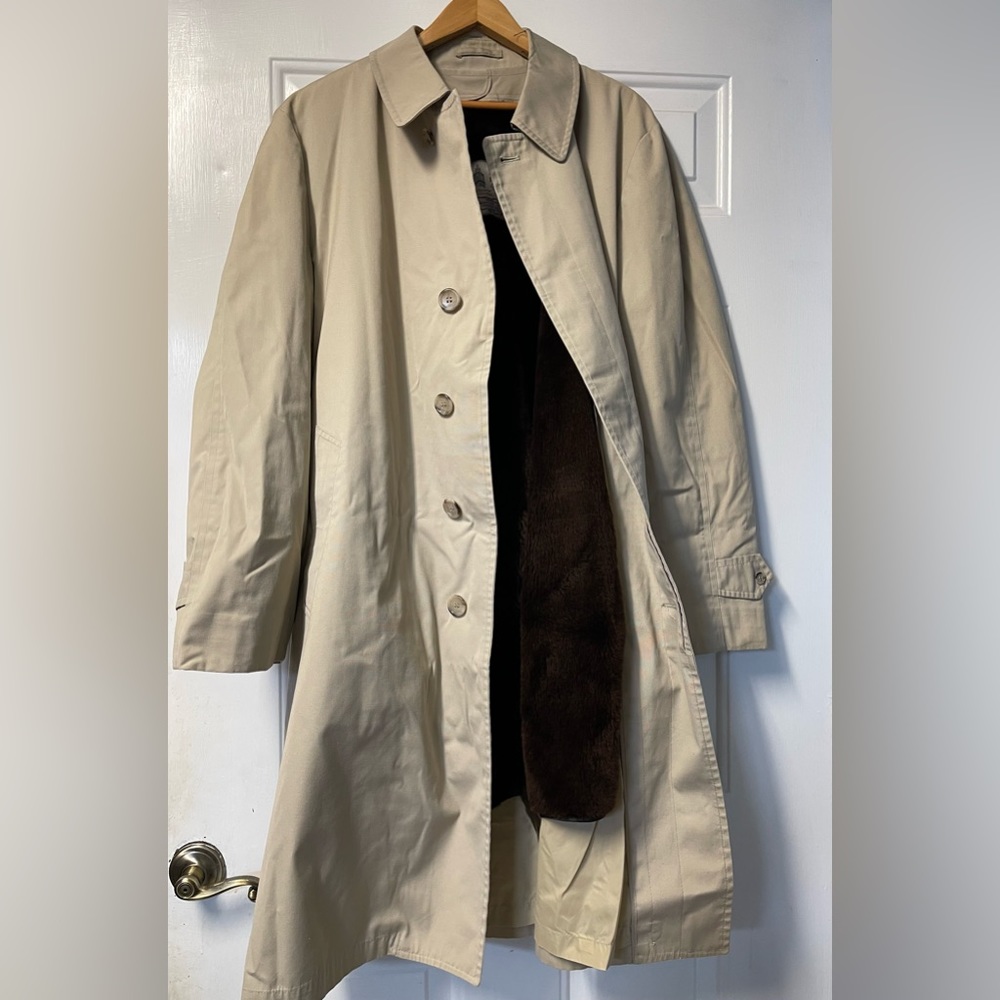 London Fog Coat Classic Khaki w/Brown zip out lining Men’s size 46 Reg